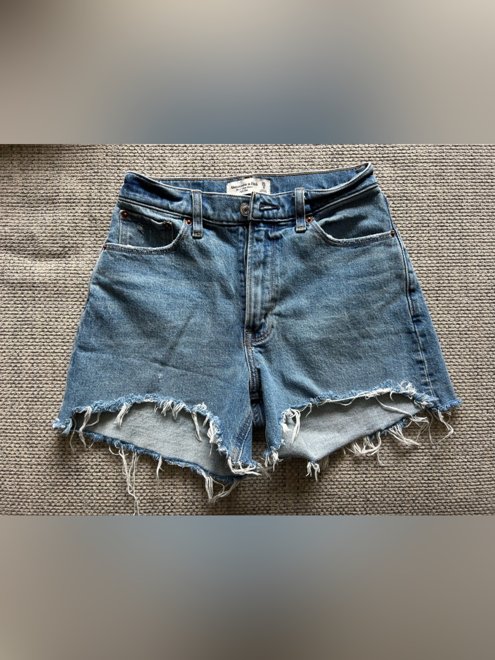 Women’s Abercrombie 4” Mom Short High Rise 25
